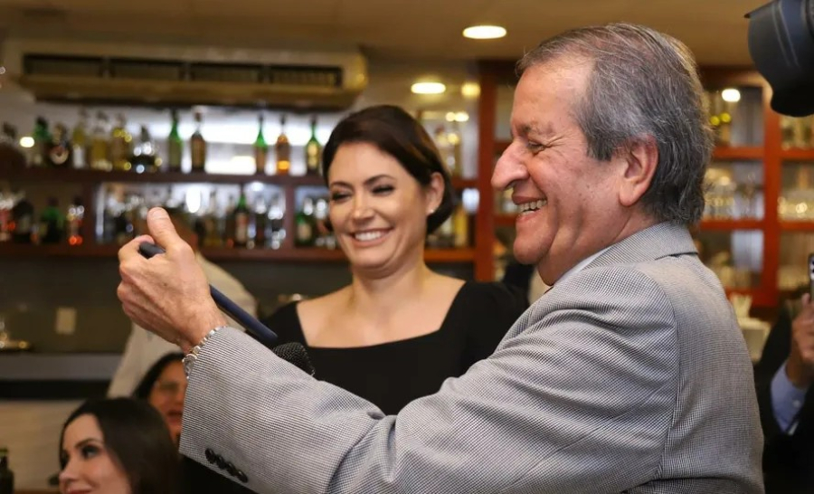 Valdemar diz que Michelle não quer participar de campanha de Flávio Bolsonaro e que ela pode desistir de disputa pelo Senado