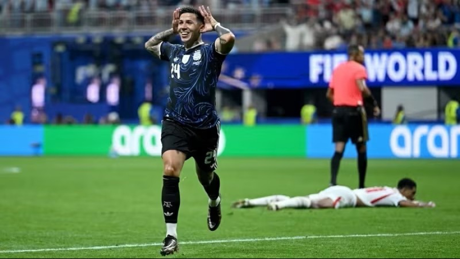 Argentina vira nos acréscimos (de novo), elimina a Inglaterra por 2x1 e vai à final da Copa do Mundo