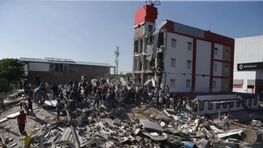 Mais de 100 mortos são contados após o 'maior terremoto da década' atingir a Colômbia