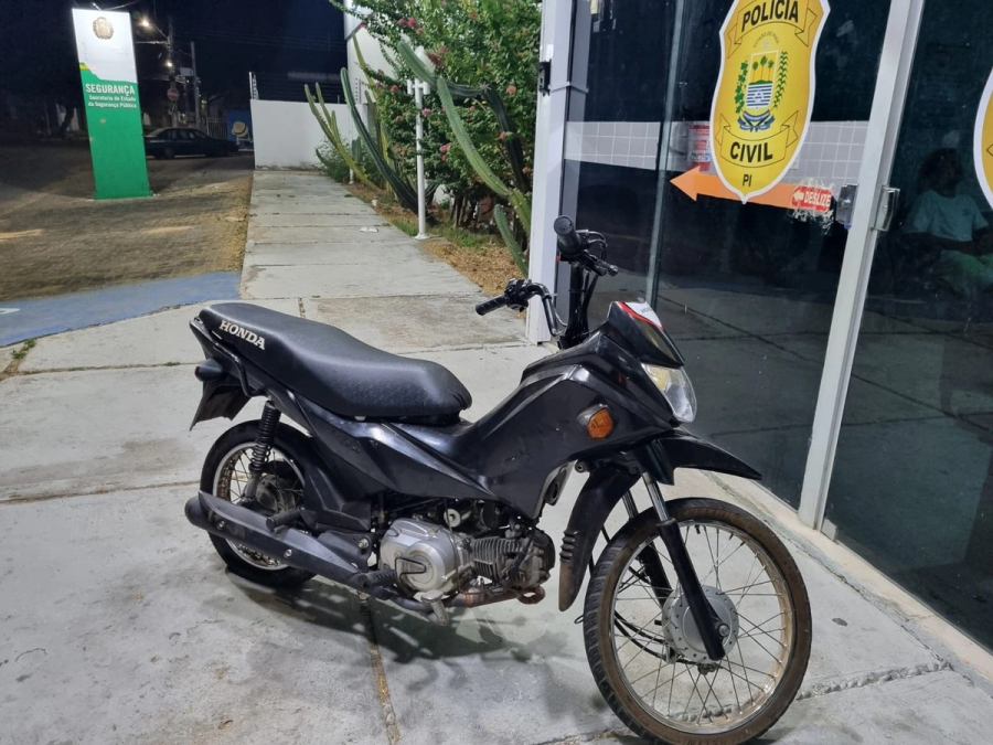 Adolescente é apreendido com moto furtada  em Campo Maior